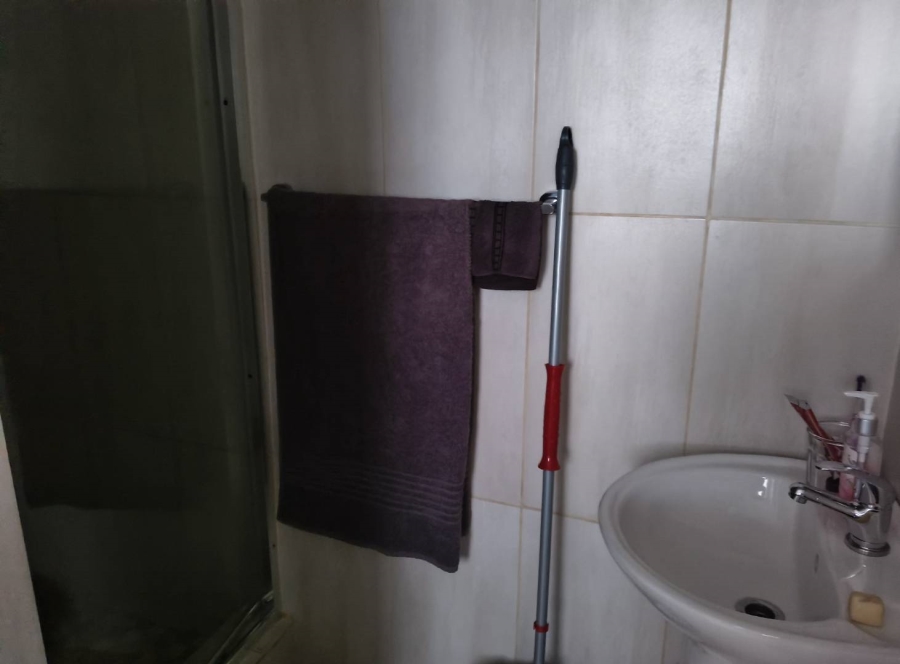 To Let 1 Bedroom Property for Rent in Lambton Gauteng