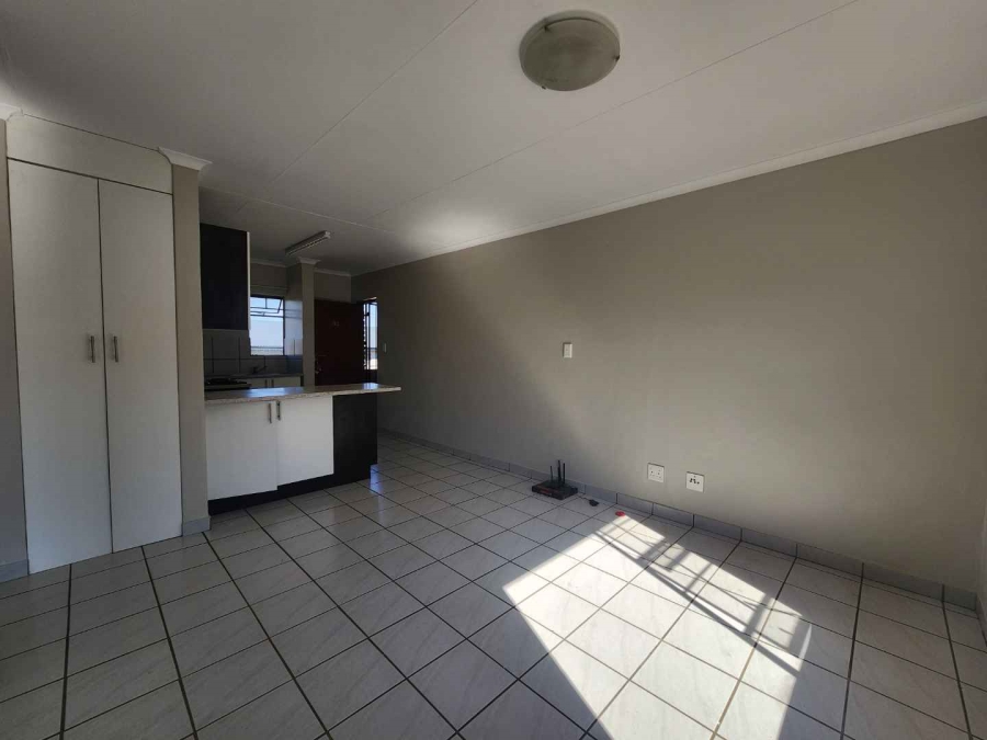 To Let 2 Bedroom Property for Rent in Rooihuiskraal Gauteng