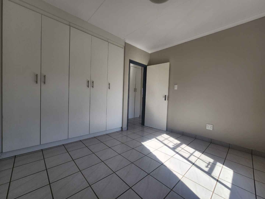 To Let 2 Bedroom Property for Rent in Rooihuiskraal Gauteng