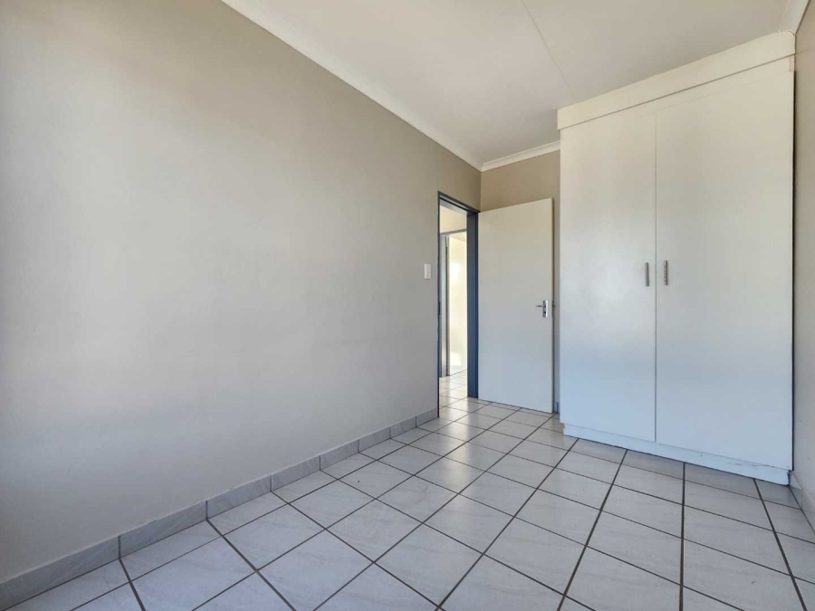 To Let 2 Bedroom Property for Rent in Rooihuiskraal Gauteng