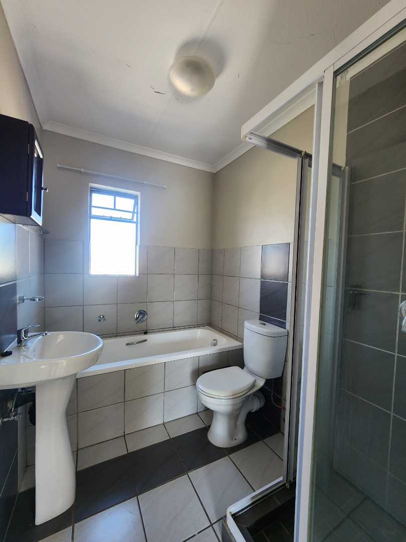 To Let 2 Bedroom Property for Rent in Rooihuiskraal Gauteng