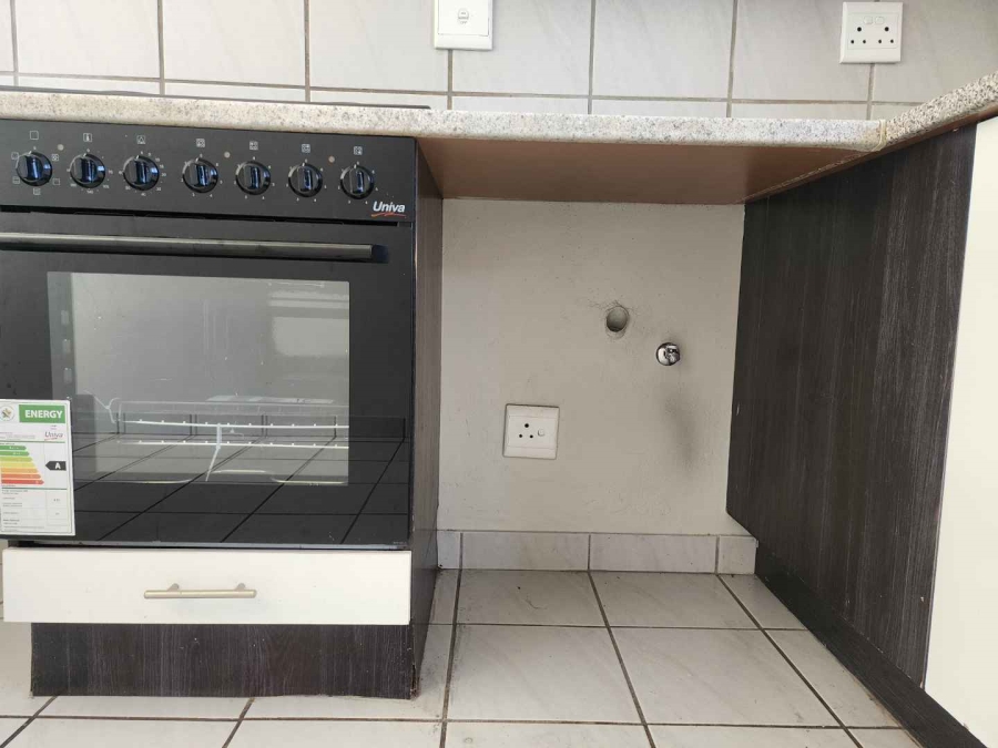To Let 2 Bedroom Property for Rent in Rooihuiskraal Gauteng