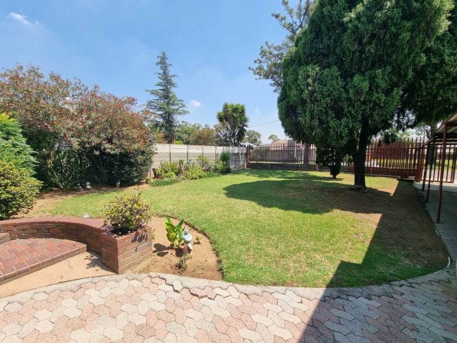 3 Bedroom Property for Sale in Roseacres Gauteng