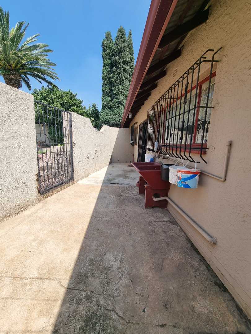 3 Bedroom Property for Sale in Roseacres Gauteng