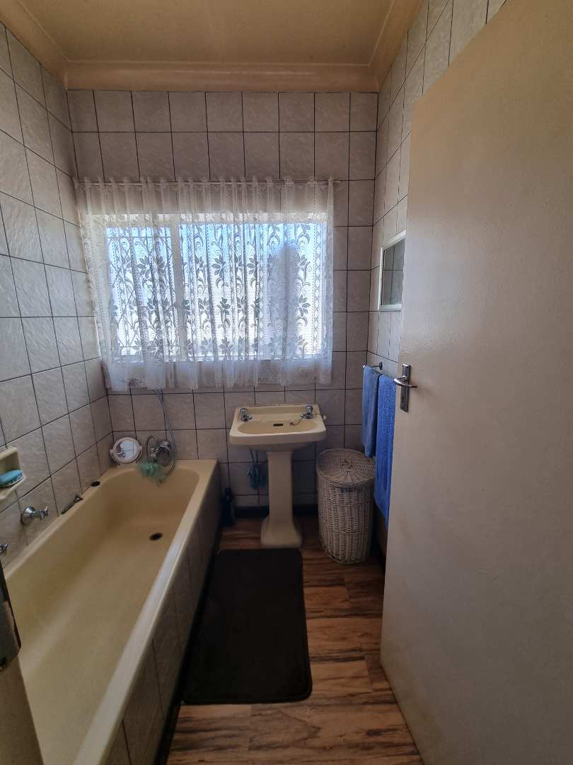3 Bedroom Property for Sale in Roseacres Gauteng