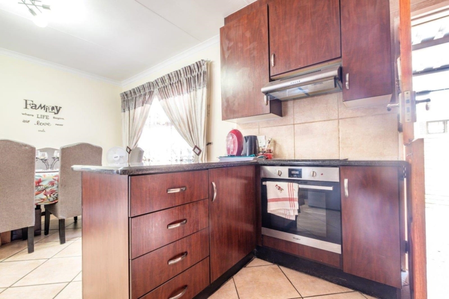 2 Bedroom Property for Sale in Southdowns Gauteng