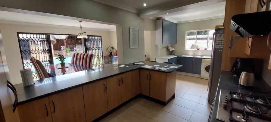 4 Bedroom Property for Sale in General Albertspark Gauteng
