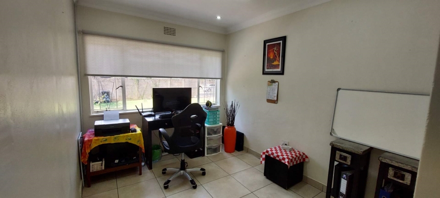 4 Bedroom Property for Sale in General Albertspark Gauteng