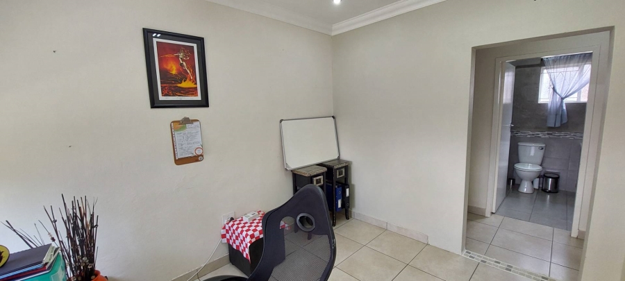 4 Bedroom Property for Sale in General Albertspark Gauteng