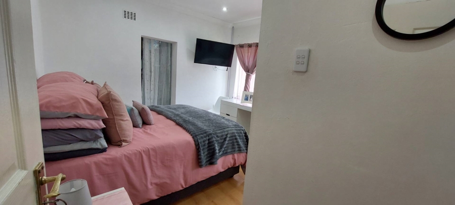 4 Bedroom Property for Sale in General Albertspark Gauteng