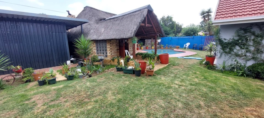 4 Bedroom Property for Sale in General Albertspark Gauteng