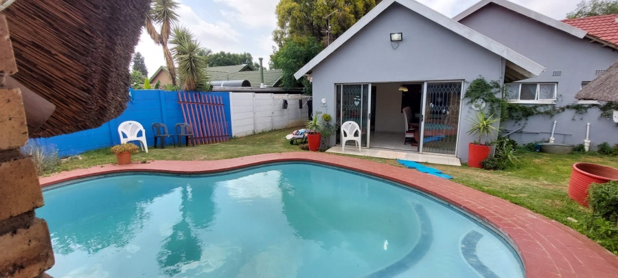4 Bedroom Property for Sale in General Albertspark Gauteng