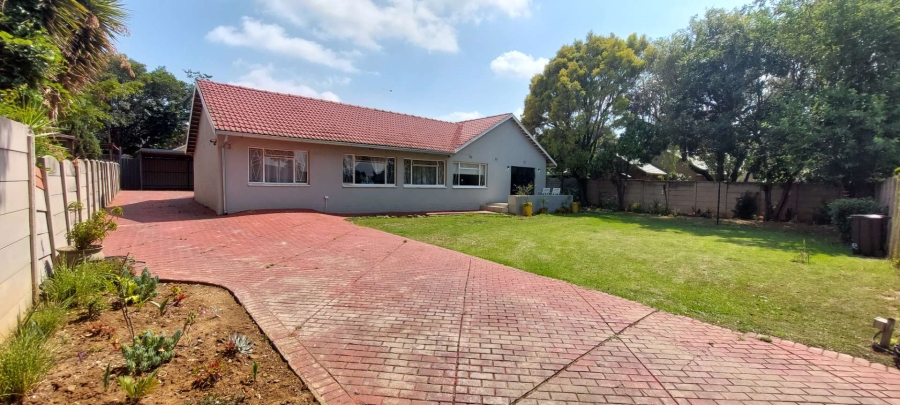 4 Bedroom Property for Sale in General Albertspark Gauteng