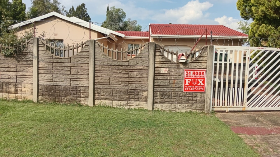 3 Bedroom Property for Sale in Brackendowns Gauteng