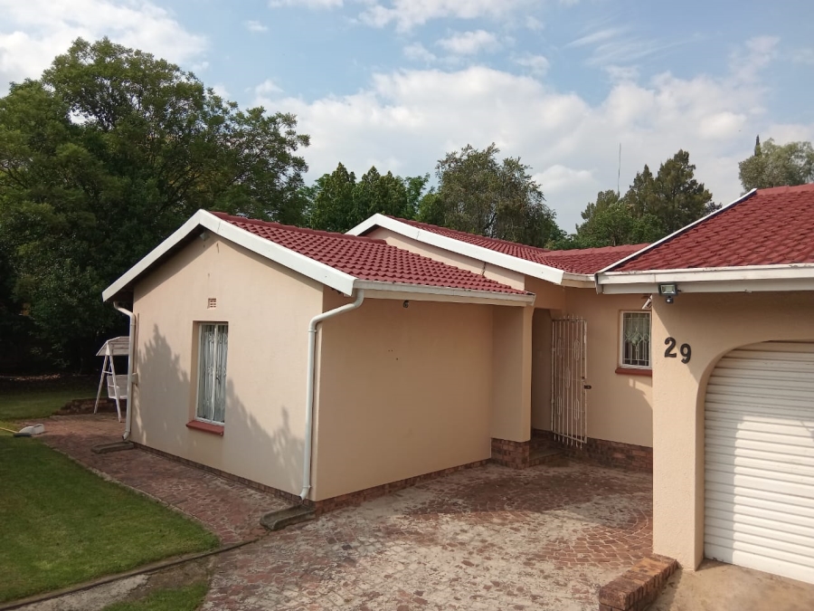 3 Bedroom Property for Sale in Brackendowns Gauteng