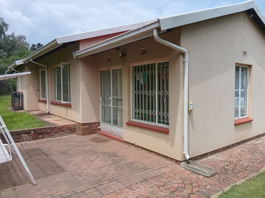 3 Bedroom Property for Sale in Brackendowns Gauteng