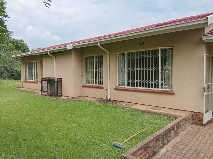 3 Bedroom Property for Sale in Brackendowns Gauteng