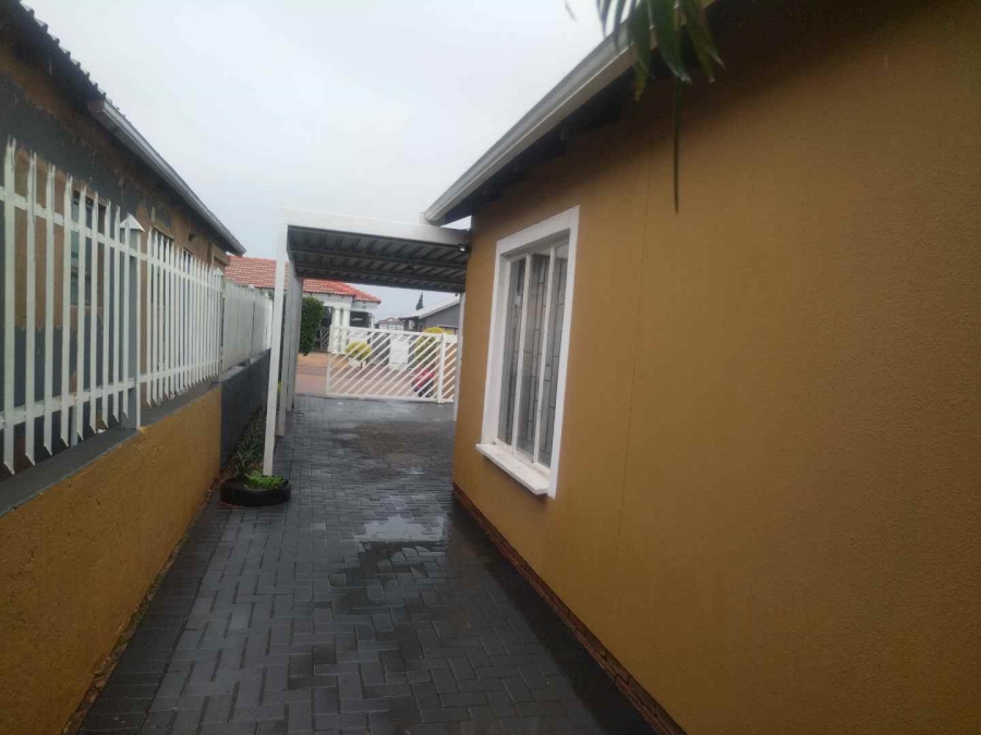 2 Bedroom Property for Sale in Soshanguve VV Gauteng