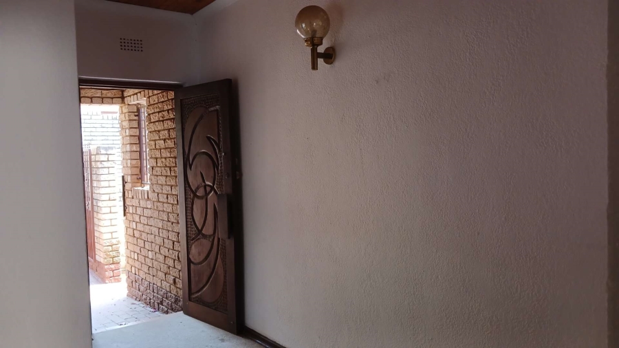 To Let 3 Bedroom Property for Rent in Constantia Kloof Gauteng