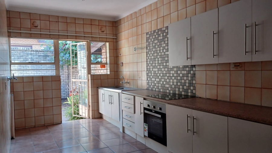 To Let 3 Bedroom Property for Rent in Constantia Kloof Gauteng