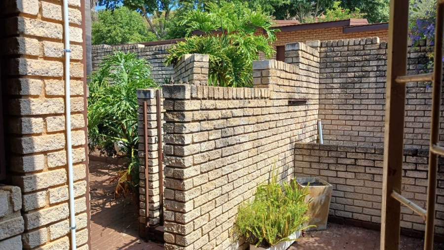 To Let 3 Bedroom Property for Rent in Constantia Kloof Gauteng