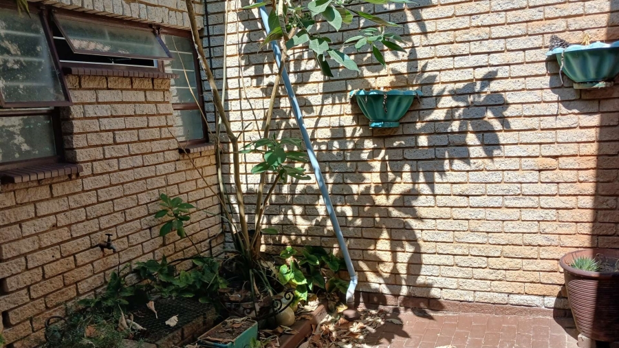 To Let 3 Bedroom Property for Rent in Constantia Kloof Gauteng