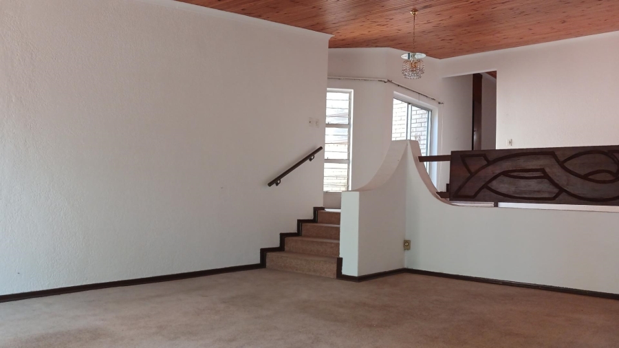 To Let 3 Bedroom Property for Rent in Constantia Kloof Gauteng