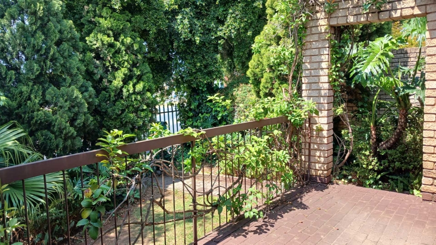 To Let 3 Bedroom Property for Rent in Constantia Kloof Gauteng