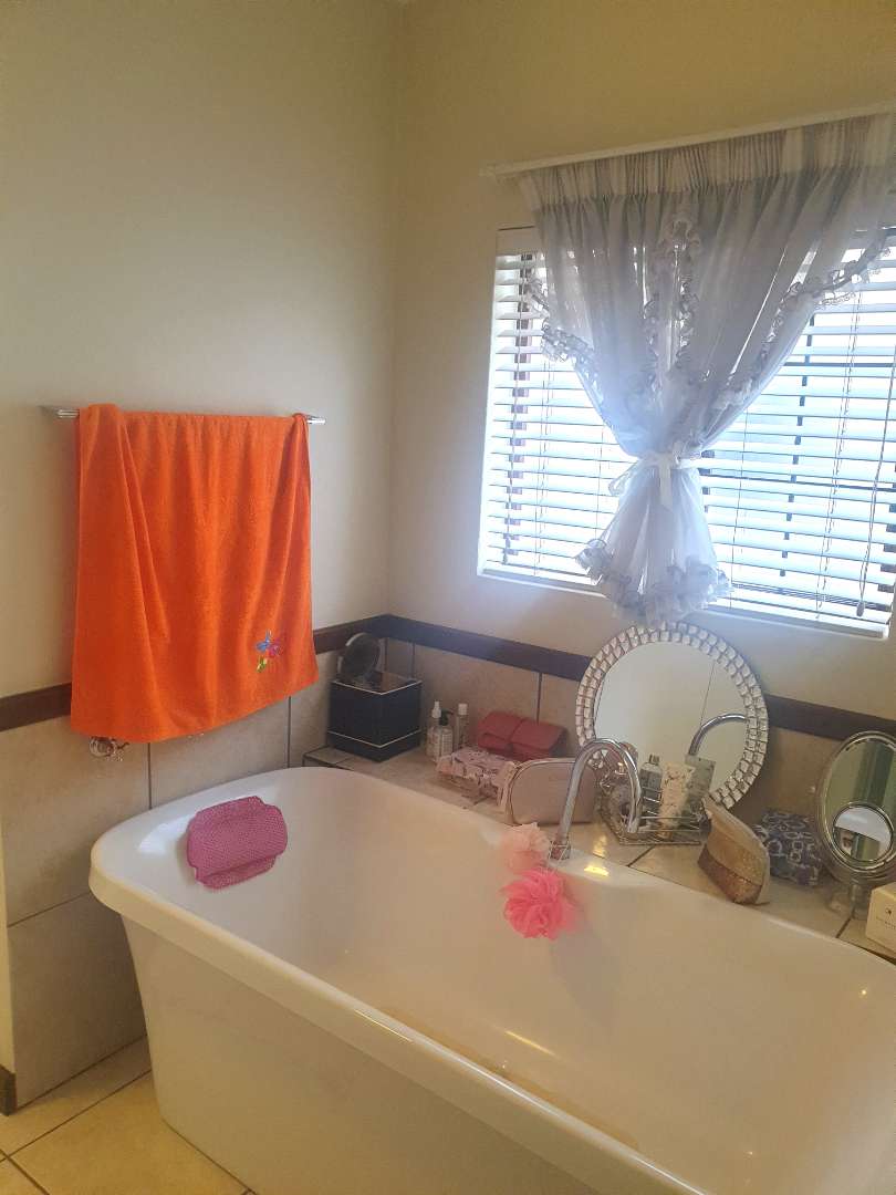 2 Bedroom Property for Sale in Beverley Gauteng
