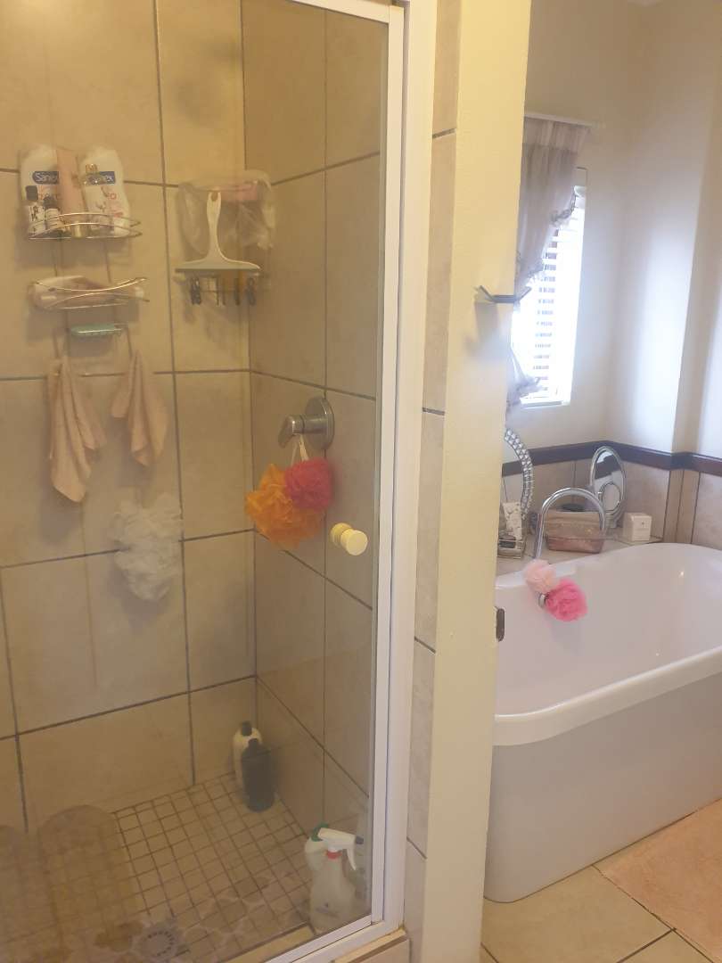 2 Bedroom Property for Sale in Beverley Gauteng