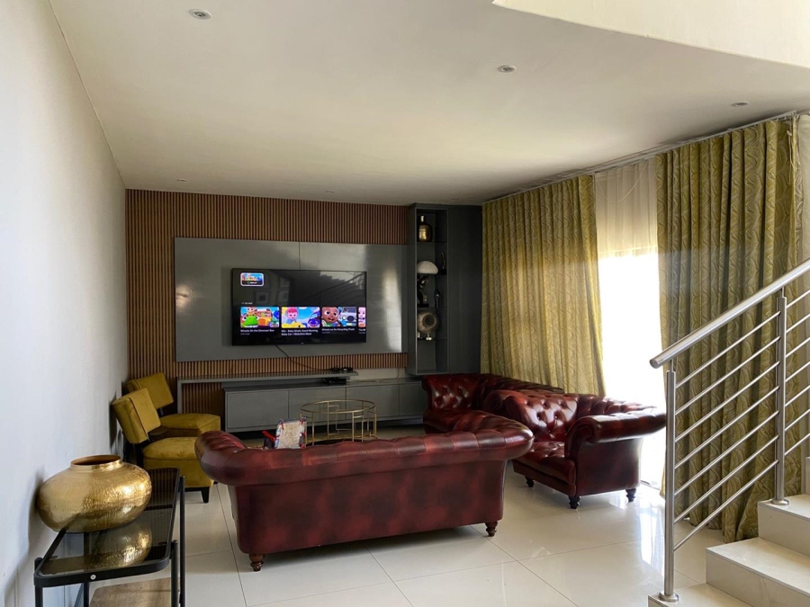 5 Bedroom Property for Sale in Noordwyk Gauteng