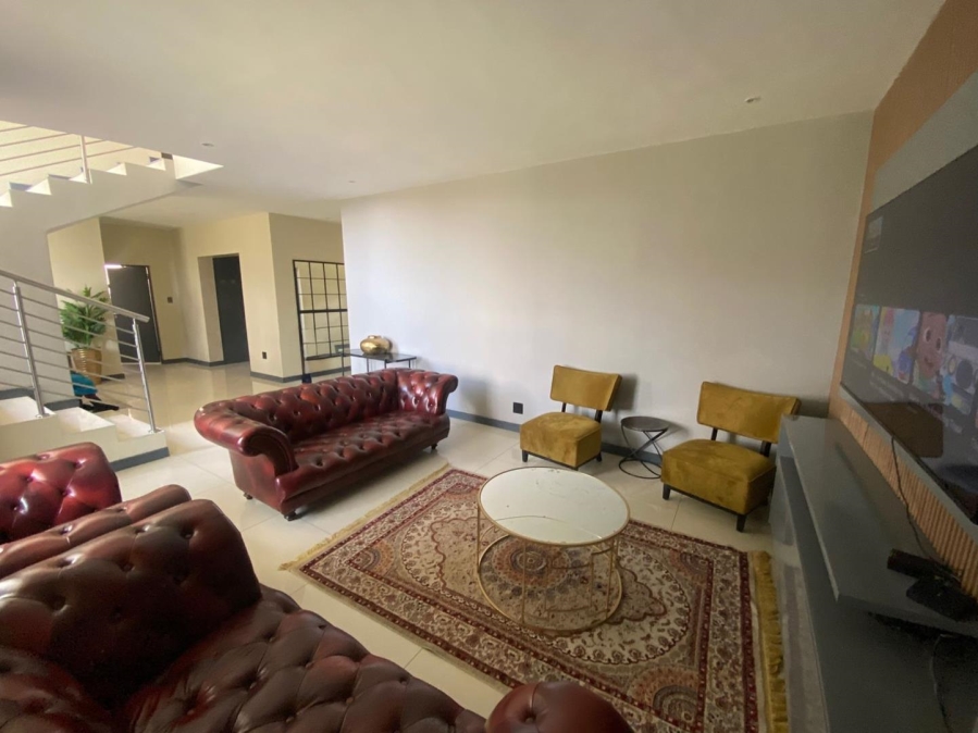 5 Bedroom Property for Sale in Noordwyk Gauteng