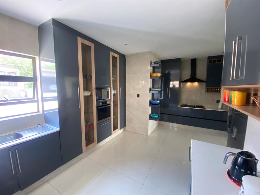 5 Bedroom Property for Sale in Noordwyk Gauteng