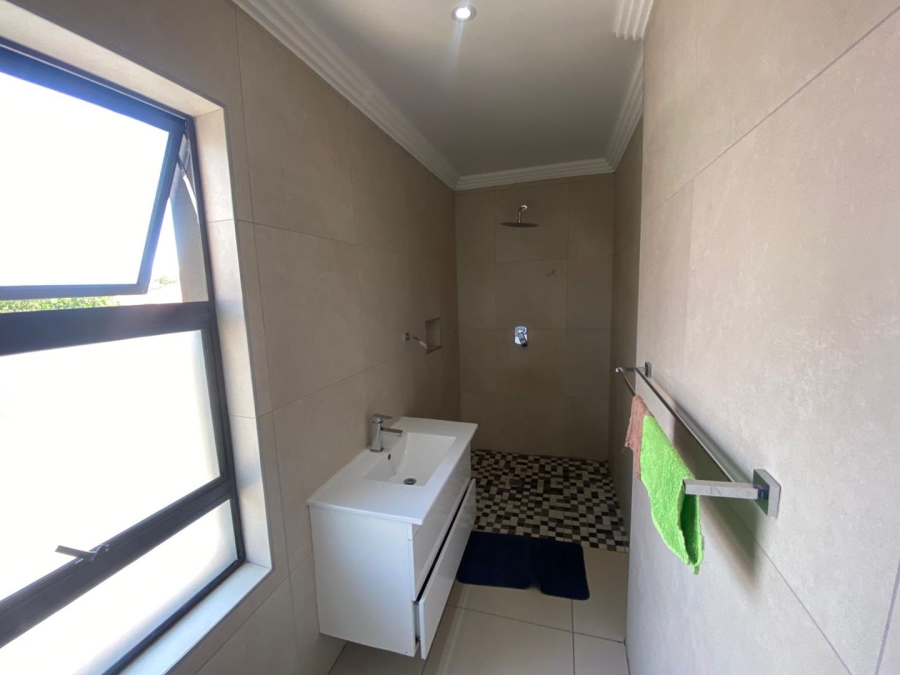 5 Bedroom Property for Sale in Noordwyk Gauteng