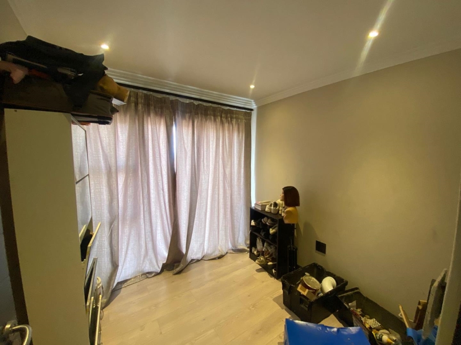 5 Bedroom Property for Sale in Noordwyk Gauteng