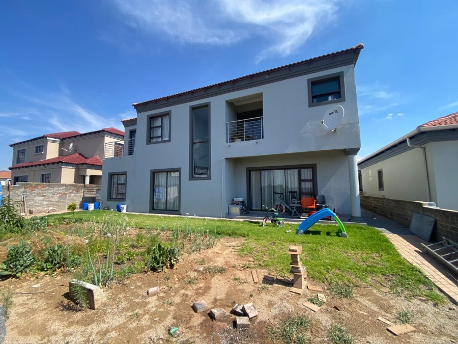 5 Bedroom Property for Sale in Noordwyk Gauteng
