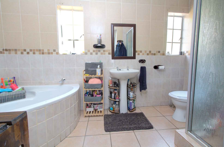 3 Bedroom Property for Sale in Wilgeheuwel Gauteng