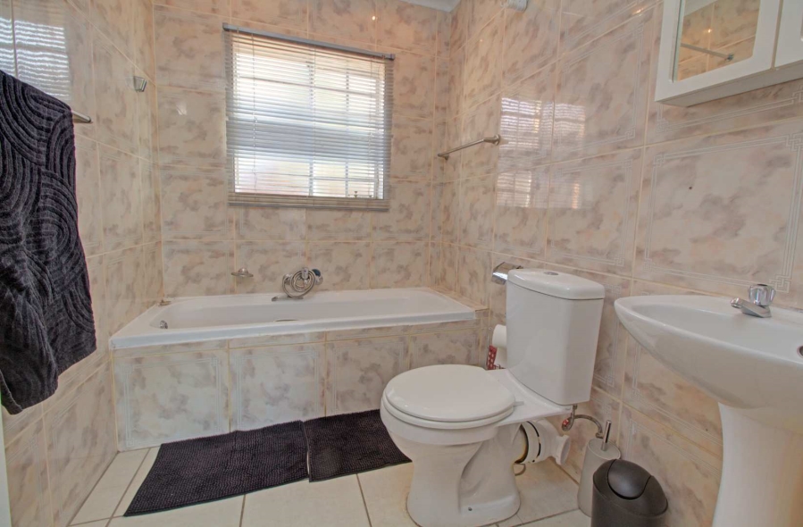 3 Bedroom Property for Sale in Wilgeheuwel Gauteng