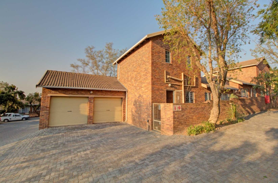 3 Bedroom Property for Sale in Wilgeheuwel Gauteng