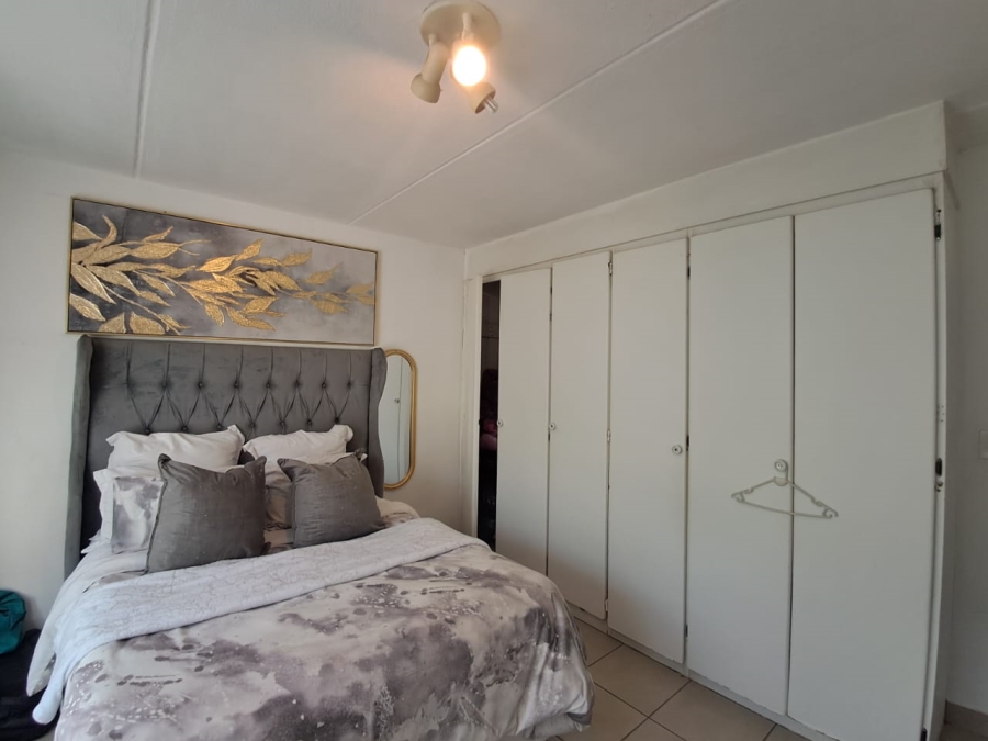 2 Bedroom Property for Sale in Vorna Valley Gauteng