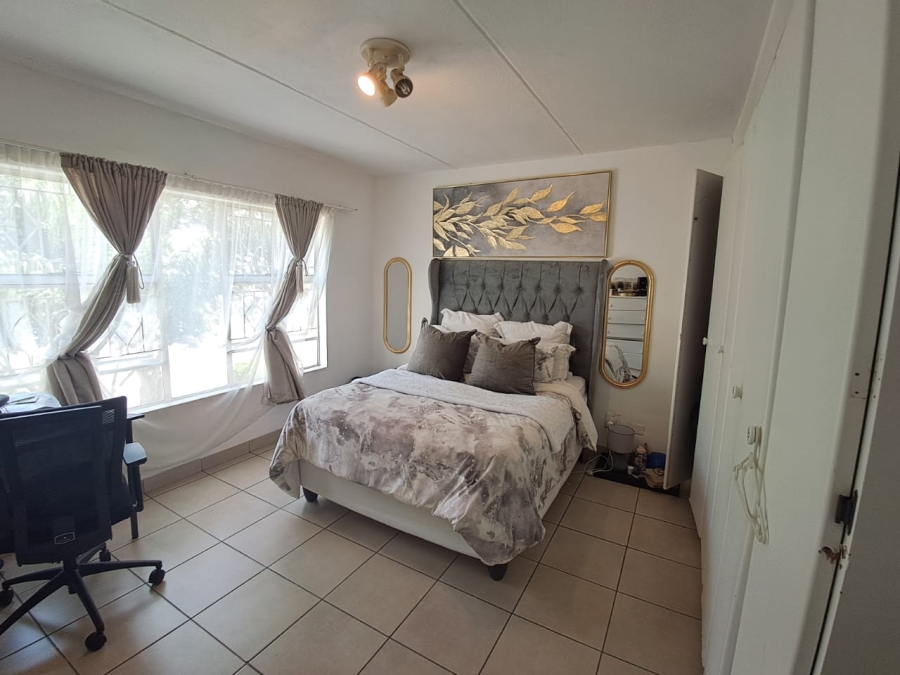 2 Bedroom Property for Sale in Vorna Valley Gauteng