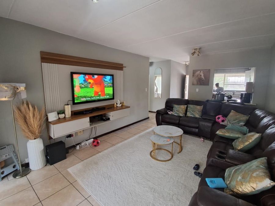 2 Bedroom Property for Sale in Vorna Valley Gauteng