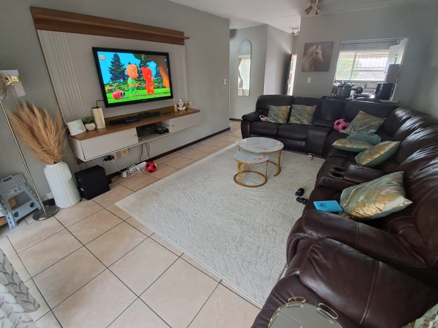 2 Bedroom Property for Sale in Vorna Valley Gauteng