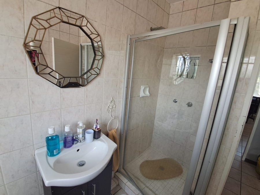 2 Bedroom Property for Sale in Vorna Valley Gauteng