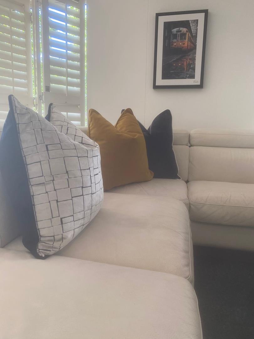 To Let 2 Bedroom Property for Rent in Sandhurst Gauteng