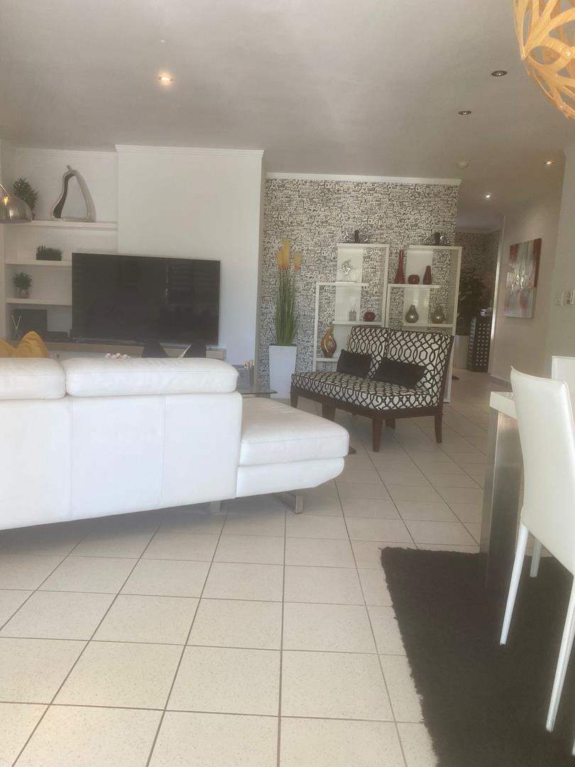 To Let 2 Bedroom Property for Rent in Sandhurst Gauteng
