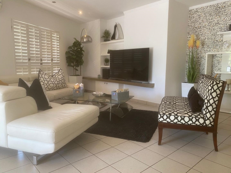 To Let 2 Bedroom Property for Rent in Sandhurst Gauteng