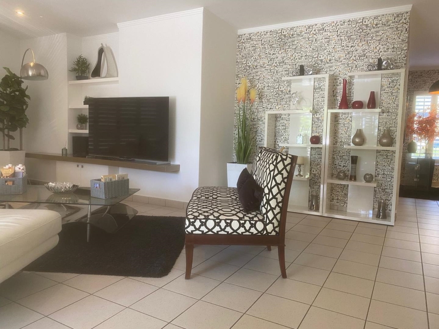 To Let 2 Bedroom Property for Rent in Sandhurst Gauteng