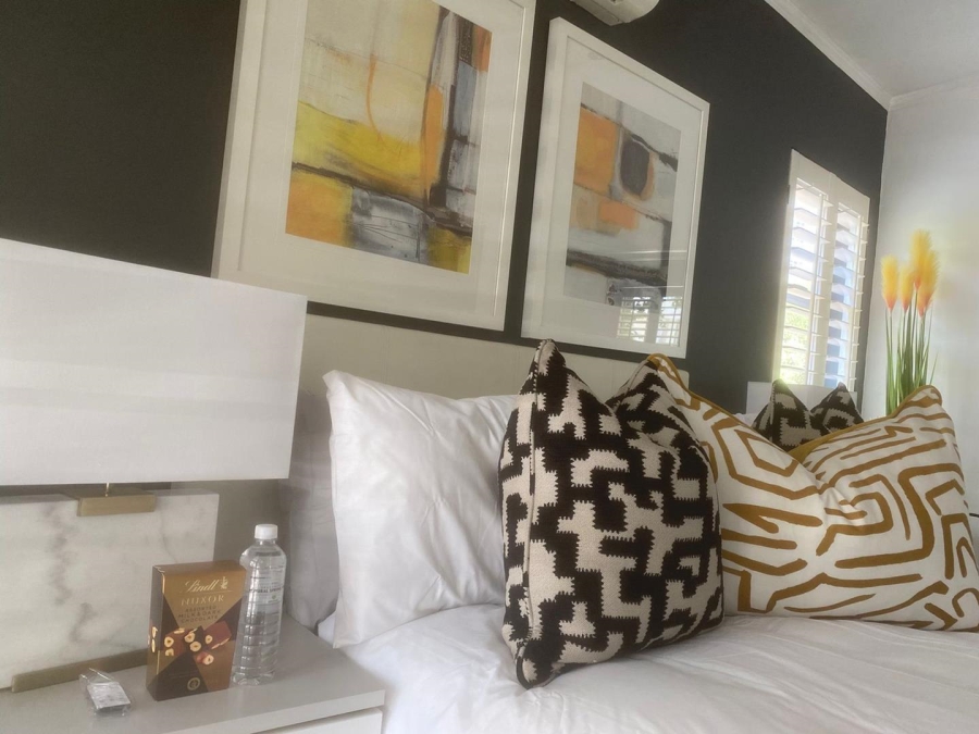 To Let 2 Bedroom Property for Rent in Sandhurst Gauteng