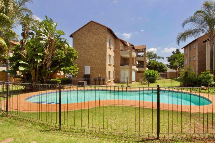 2 Bedroom Property for Sale in Die Hoewes Gauteng